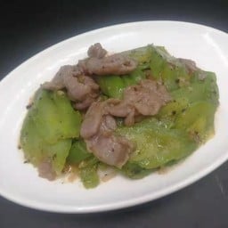 เนื้อวัวผัดมะระ 凉瓜炒牛肉