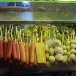 ลูกชิ้นปิ้ง น้ำจิ้มรสเด็ด ซอยเทคนิคดีเซลสุดซอยบ้านหลังสุดท้าย