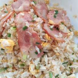 ข้าวผัดเบคอน