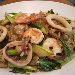 ผัดชีอิ้ว หมู