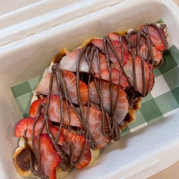 สตอเบอรี่แท้ นูเทลลา ชิ้นใหญ่