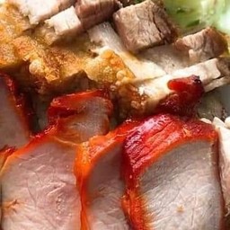 ข้าวหมูแดง+หมูกรอบ(หมูรวม)