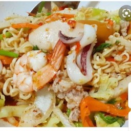 ยำมาม่า หมูสับ,กุ้ง,หมึก