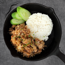 ผัดกระเทียมราดข้าว