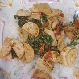 ข้าวกะเพราหมูยอ