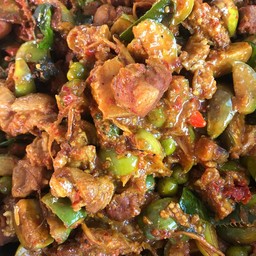 ผัดเผ็ดขาหมู