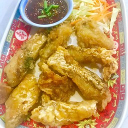 ปลากะพงชิ้นทอดราดน้ำปลาจิ้มแจ่ว