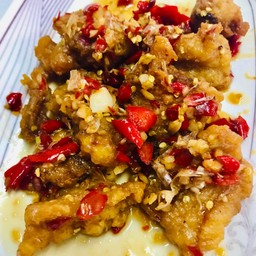 ปลากะพงชิ้นทอดผัดพริกเกลือ