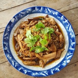 กับข้าวกระเทียมพริกไทไก่ตุ๋น