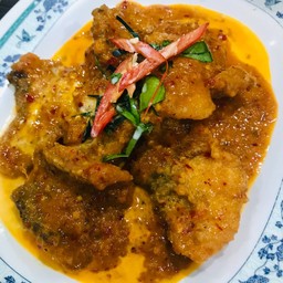 ฉู่ฉี่ปลากะพงชิ้นทอด