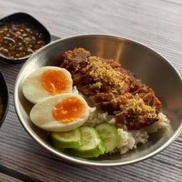 ข้าวหมูทอด+ไข่มะตูม