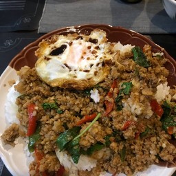 ร้านกะเพราบ้านหยก / อาหารไทย