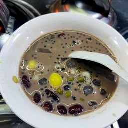 น้ำเต้าหู้โกโก้นมสดทรงเครื่อง