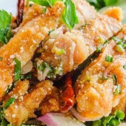 ยำไก่กรอบ