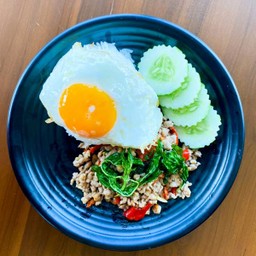ข้าวกะเพราหมูไข่ดาว