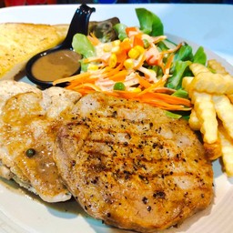 [อร่อยซ่ากับโค้ก] สเต็กอกไก่ทานคู่หมูพริกไทยเครื่องเคียงเฟรนฟราย +  โค้ก ออริจินัล (กระป๋อง)