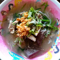 ป้าแดงริมห้วย ก๋วยจั๊บโบราณ