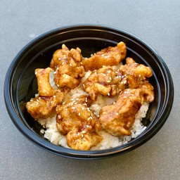 ข้าวหน้าไก่ทอดซอสกระเทียม