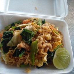 ผัดมาม่า