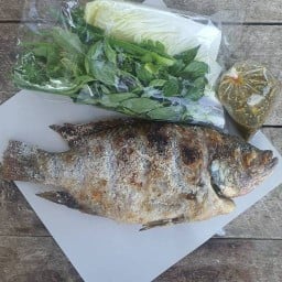 ปลาเผาผักสด หลังสนามกีฬา อบจ.แพร่