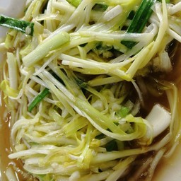 กุ้ยฉ่ายขาวผัดน้ำมันหอย
