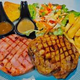 แฮมสเต็ก+ สเต็กหมูพริกไทยดำ/มันบด