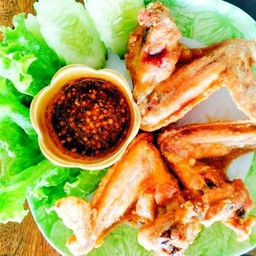 ปีกไก่ทอดน้ำปลา ชิ้นละ