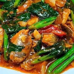 คะน้าปลากะป๋อง