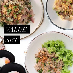 Set หมูล้วนสุดคุ้ม (หมูกรอบ หมูอบ หมูบะช่อ)