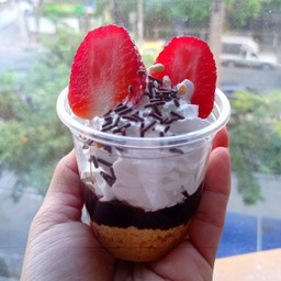 บานาฟฟี่สตรอว์เบอร์รี่ช้อกโกแลต