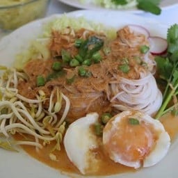 ขนมจีนน้ำยาปลาทูน่า