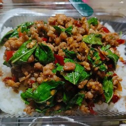 ข้าวราดกะเพรา ผัดแบบดั้งเดิม