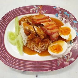 ข้าวหมูแดง+หมูกรอบ +ไข่