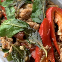 ผัดกระเพรา กับข้าว