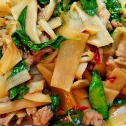 ผัดหน่อไม้หมู(กับข้าว)