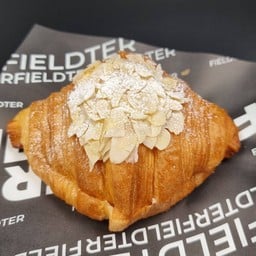 Almond Croissant ครัวซองค์อัลมอนด์