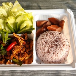 ข้าว+ผัดกะเพรา+ไส้กรอกรมควัน+ผักสด