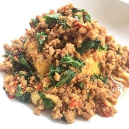 ข้าวกะเพราหมูสับไข่ข้น