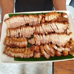 หมูกรอบครึ่งโล