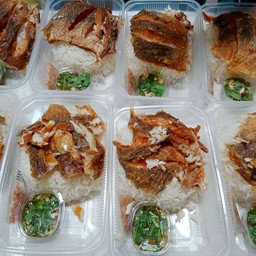 กรุณาชิม ยำ ทอด อาหารจานเดียว