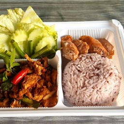 ข้าว+ผัดกะเพรา+แหนม+ผักสด