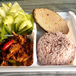 ข้าว+ผัดกะเพรา+ปลาทอด+ผักสด