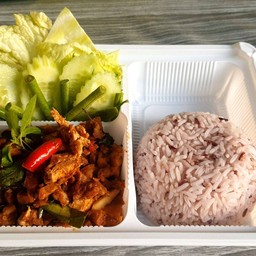 ข้าว+ผัดกะเพรา+ผักสด