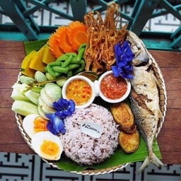 ข้าวน้ำพริกกะปิ+ปลาทูทอด+ผัก+ไข่ต้ม