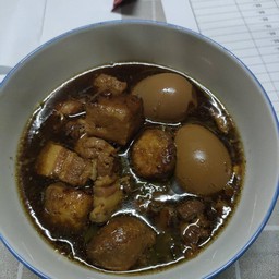 พะโล้ขาหมู ไข่ 1 ฟอง(แกงถุง)