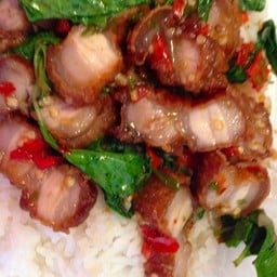 ร้านเบียร์อาหารตามสั่ง-ก๋วยเตี๋ยว เยื้องๆหน้าเอื้ออาทรบางโฉลง