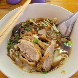 เส้นใหญ่ ธรรมดา