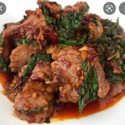 ข้าวกะเพราเนื้อ