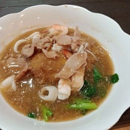 เปี๊ยกเมืองนนท์ราดหน้ายอดผัก(เจ้าเก่า)