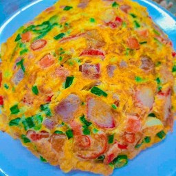 ข้าวหอมมะลิไข่เจียวบุฟเฟ่เครื่อง  ยำไก่แซ่บ